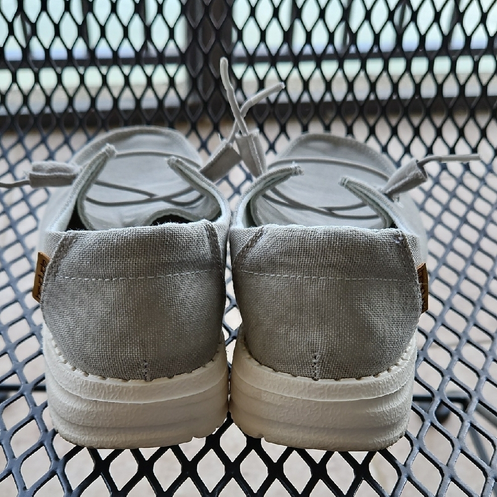 Hey Dude Womens Size 6 Light Gray Casual Shoes - Picture 2 of 6